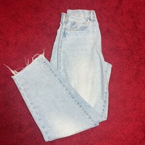 F21 Woman’s mom jean light wash